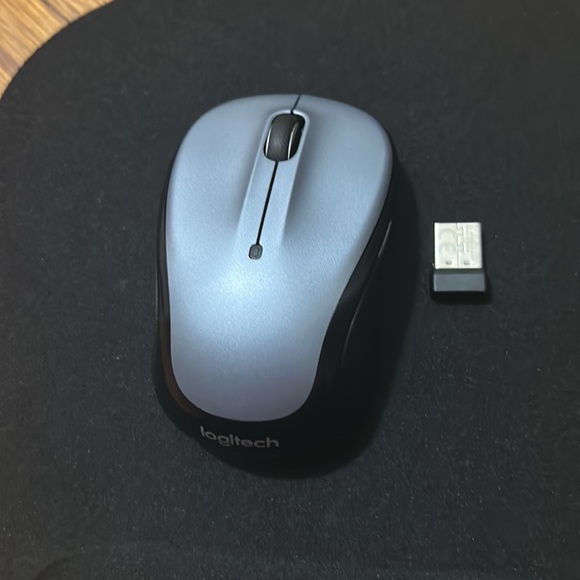 Logitech Compact Wireless Mouse - Picture 3 of 3